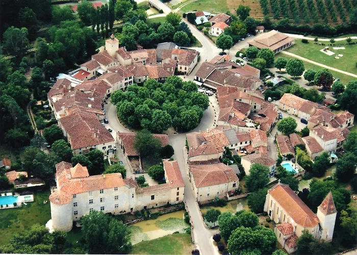 Les Hirondelles فورسيس